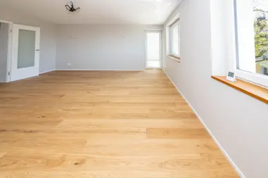 kernsanierte 3-Zimmer-Wohnung | MFH top saniert (EH70) | sofort bezugsfrei | 1. OG | 2 Balkone - Vorschaubild 2