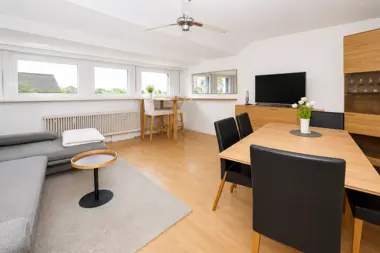 Dachgeschosswohnung | MFH top saniert (EH70) | 3 Zimmer | Süd-Balkon - Vorschaubild 2